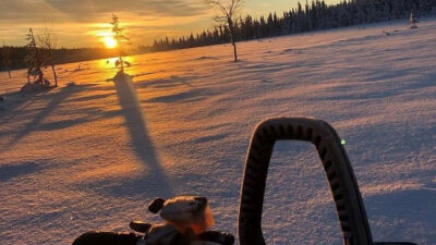 Solnedgång fotad från skotern.