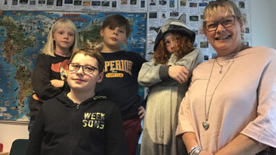 Ewelyn Schjölberg-Gamnes, Julius Janum, Fanny Lundberg, Eddie Pudas och lärare AnnCharlotte Lundgren