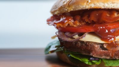 En hamburgare