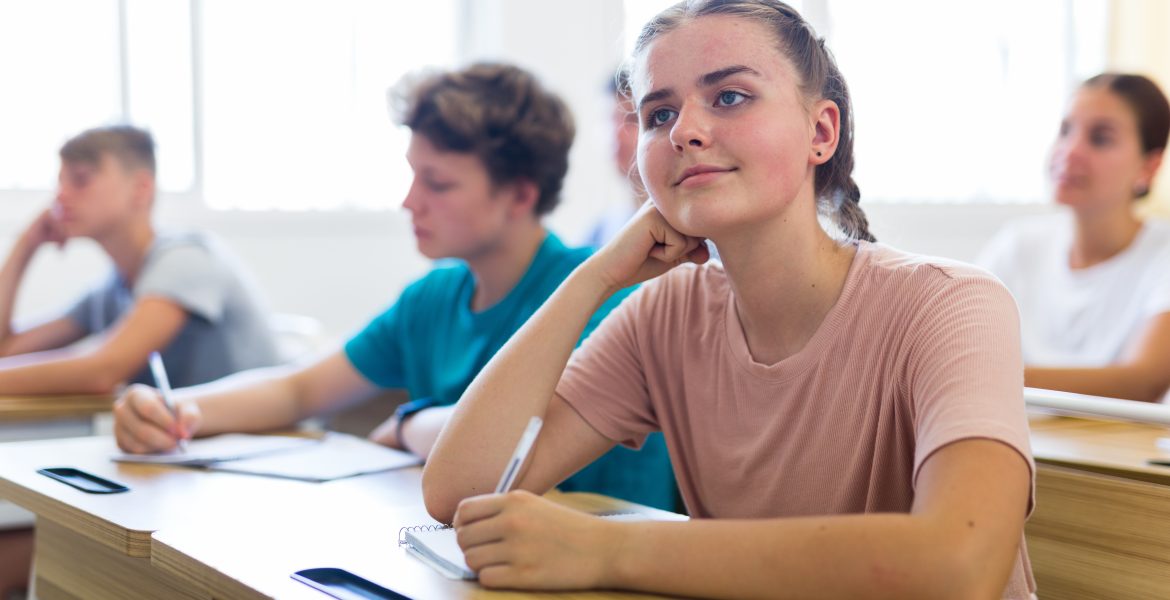 Läsförståelse och mattekunskaper har sjunkit hos 15-åringar